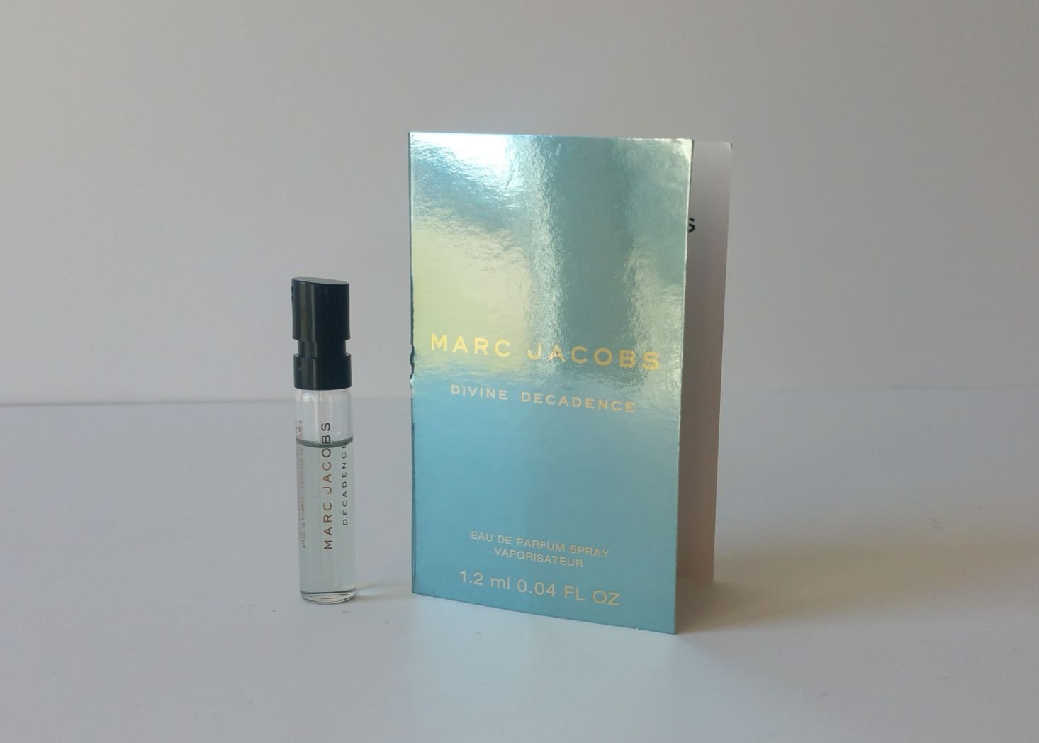 Marc Jacobs Divine Decadence Eau De Parfum Sample Spray Vial for Women on Anniversary Gift Ideas